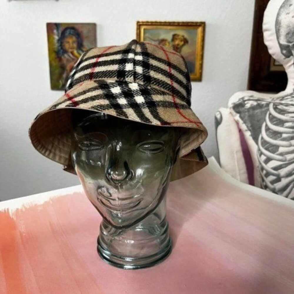 COPY - Burberry Reversible Archive Nova Check Wool Bucket Hat - Picture 3 of 11